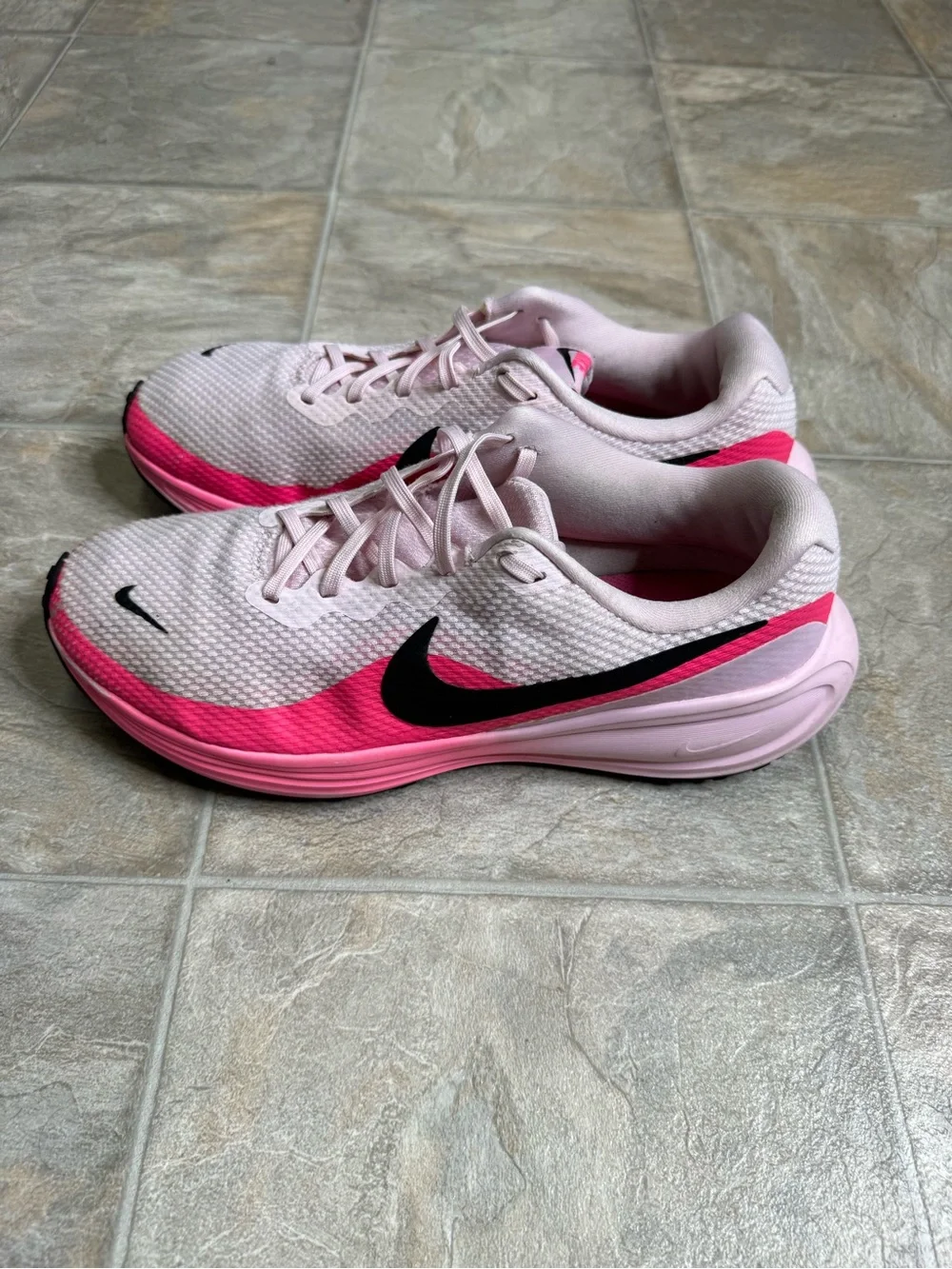 Nike Revolution 8 Women’s Shoe Size 10 Pink HJ8485-602 Preowned